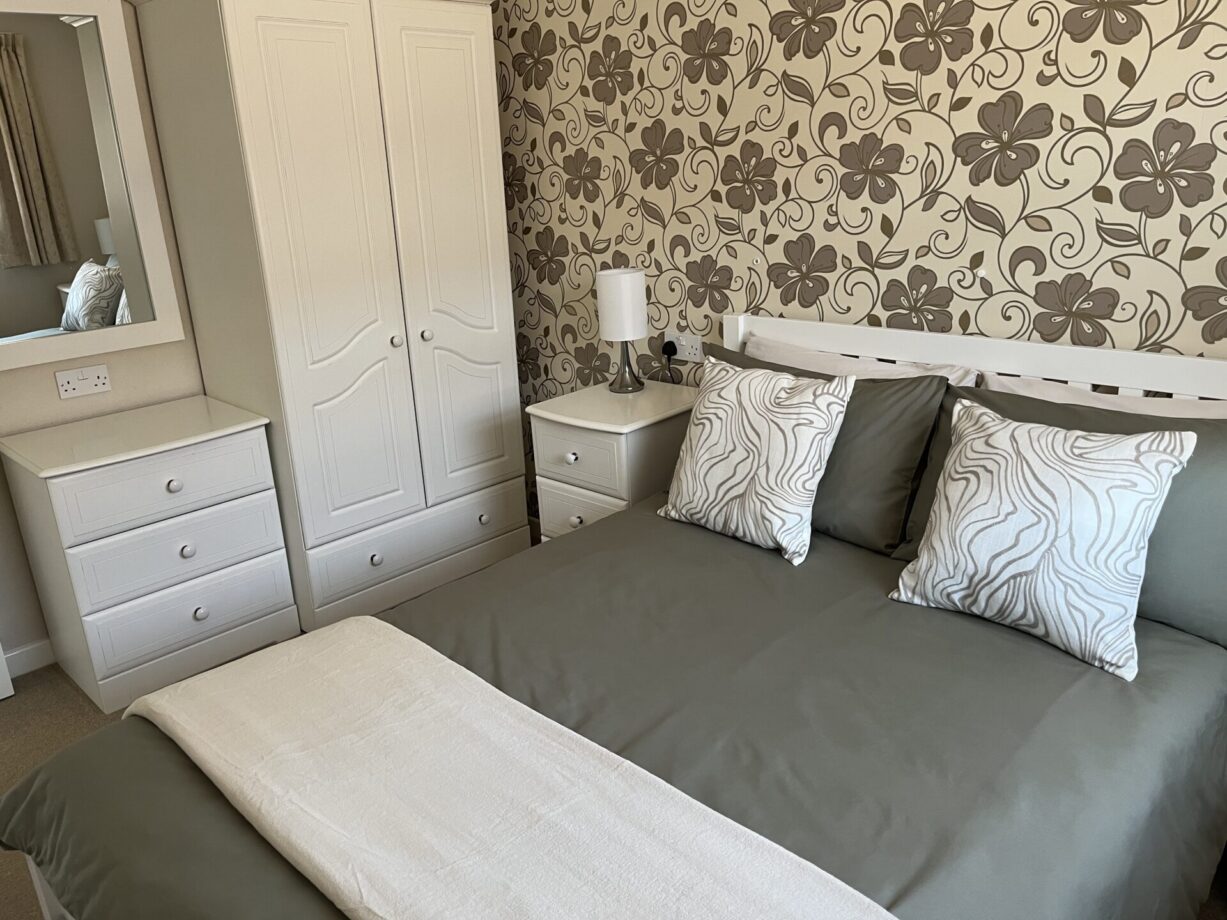 Chalet 2 - Double Bedroom